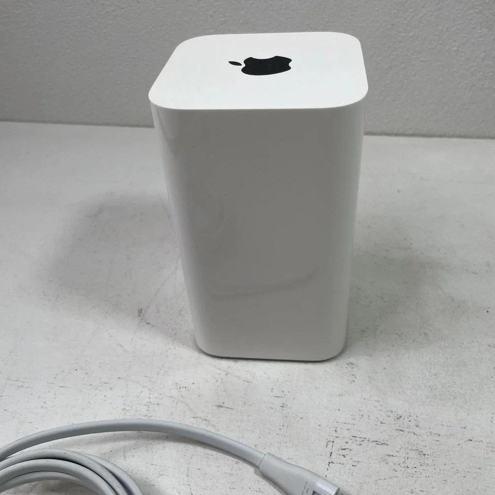 Apple AirPort Extreme 802.11ac Wi-Fi Base Station Router A1521 6th Gen Turns On